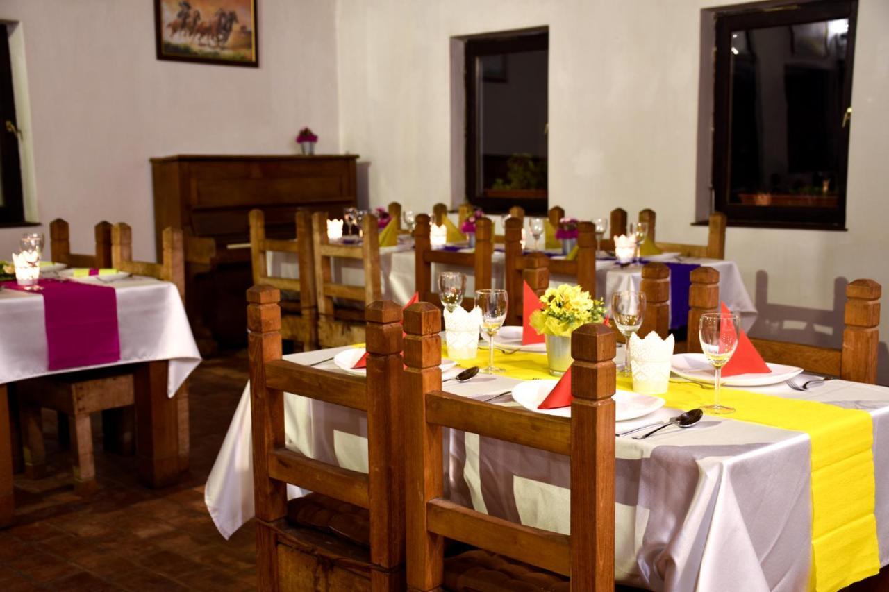 Bohem Birtok Es Csarda Hotel ซามาร์ดี ภายนอก รูปภาพ